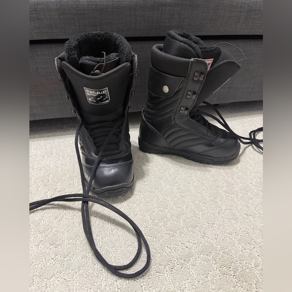 Black Snowboarding Boots woman’s 6.5 Brand Thirtytwo